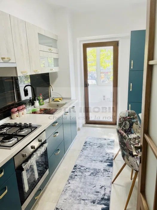 Apartament 3 camere Podul de Fier 700 Euro - Poză 5