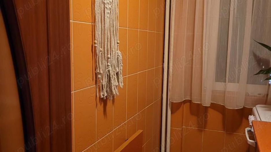 Apartament cu 3 camere de vanzare - Poză 4