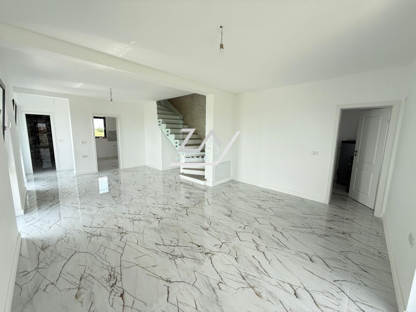 Duplex finalizat despartit prin camera tehnica. 3 dormitoare. 2 balcoane. - Poză 4