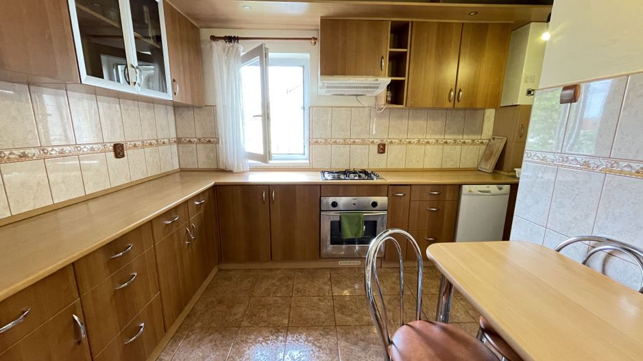 Apartament spatios cu trei camere si garaj - Poză 5