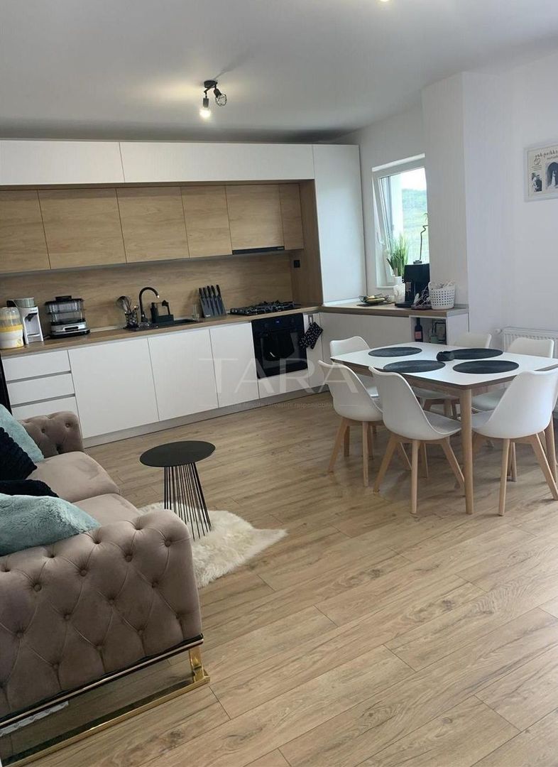 Apartament 2 camere, ultimul etaj, panoramă superbă,  balcon 10 mp - Poză 1
