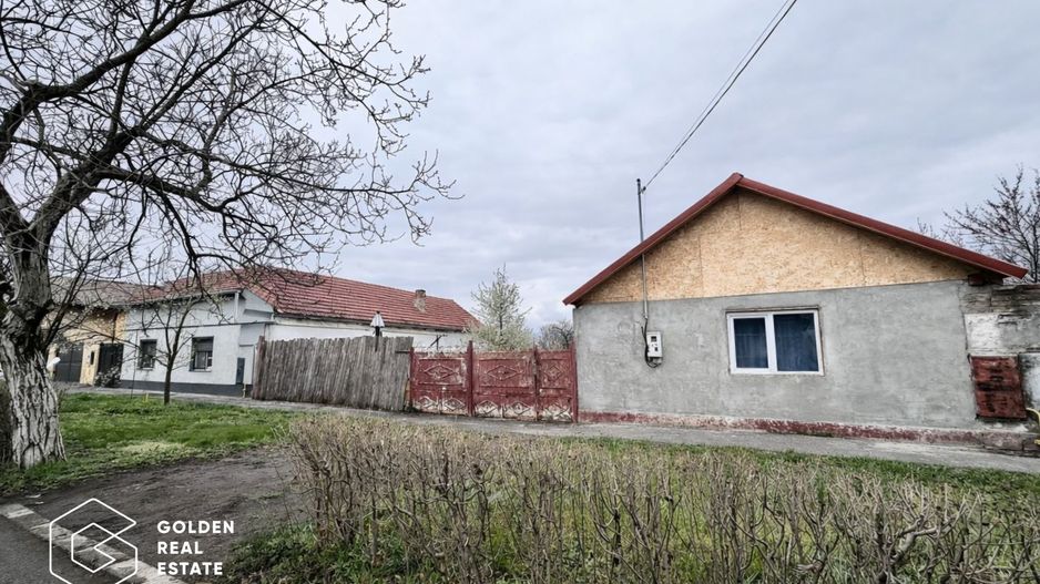 Casa cu 3 camere in Sinicolau Mic, teren 400 mp - Poză 1