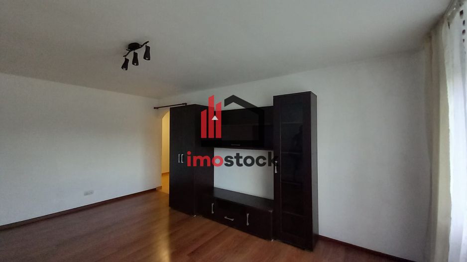 De vanzare apartament cu 3 camere, decomandat, etajul 2 - Poză 2
