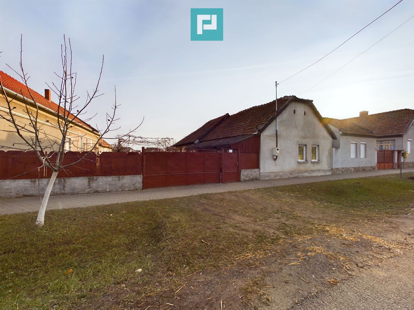 Casă cu teren 1680 mp, Curtici - Poză 1