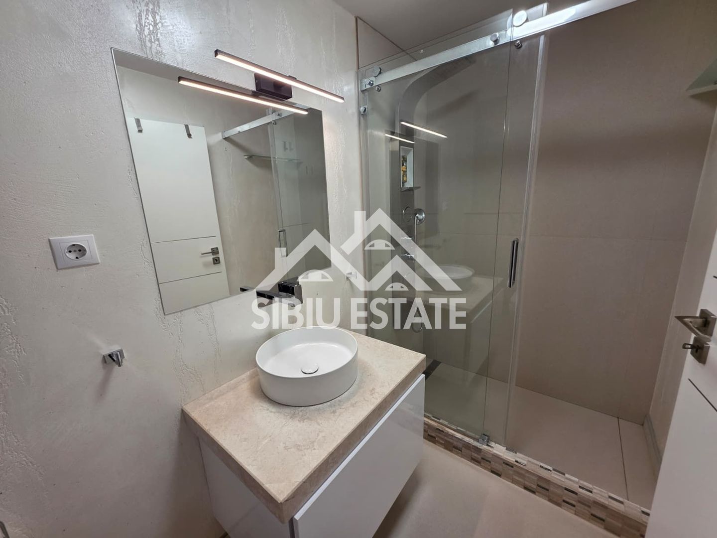 Apartament 4 camere cu terasa si pod, mobilat utilat - Poză 8