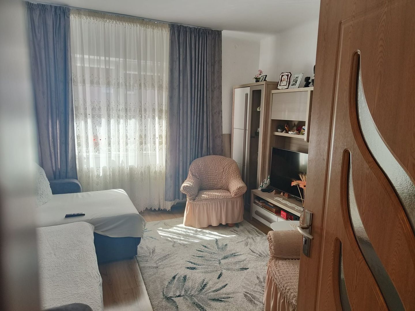 Casa singur in curte zona Astra - Poză 2