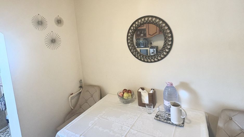 Apartament cu trei camere de vânzare, renovat complet, central - Poză 9