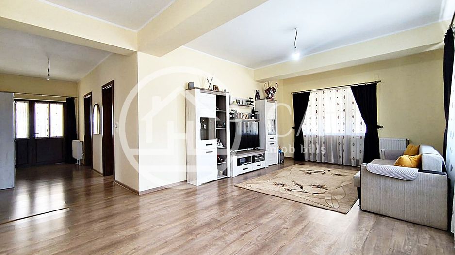 Casă de vânzare cu 4 camere în Cihei, Bihor - Poză 2