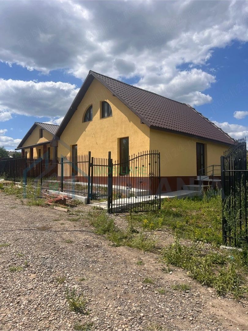 Casa de vânzare în Voinești, construcție din cărămidă termoizolantă - Poză 10