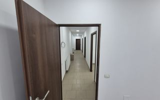 Spatiu de birouri generos - Poză 8