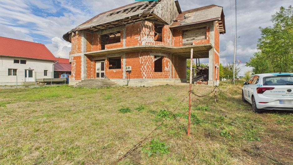 Casă la roşu S+P+1 în Bodrogu Nou - Poză 1