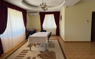 Casă spațioasă pe malul lacului Ezareni, zona Valea Adâncă, Miroslava – de închiriat - Poză 10