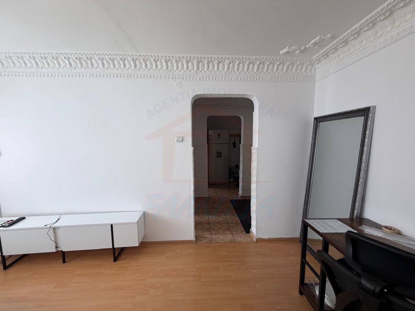 Vanzare apartament cu 4 camere in Micro 39b( k-uri), etaj 1, - Poză 8