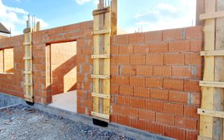 Oferim spre vanzare, Case tip duplex despartite prin spatiu verde, Giroc - Poză 13