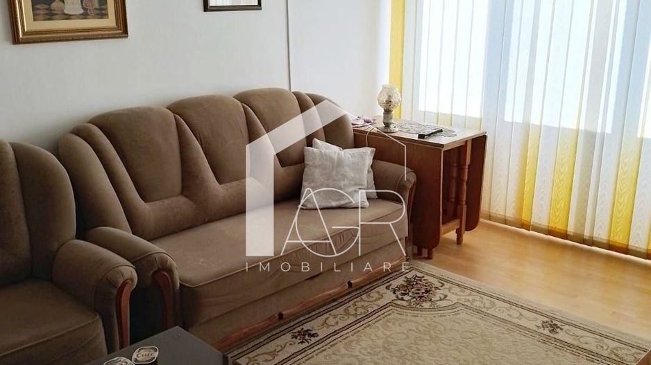 Apartament cu 3 camere, decomandat, zona Republicii - Poză 1