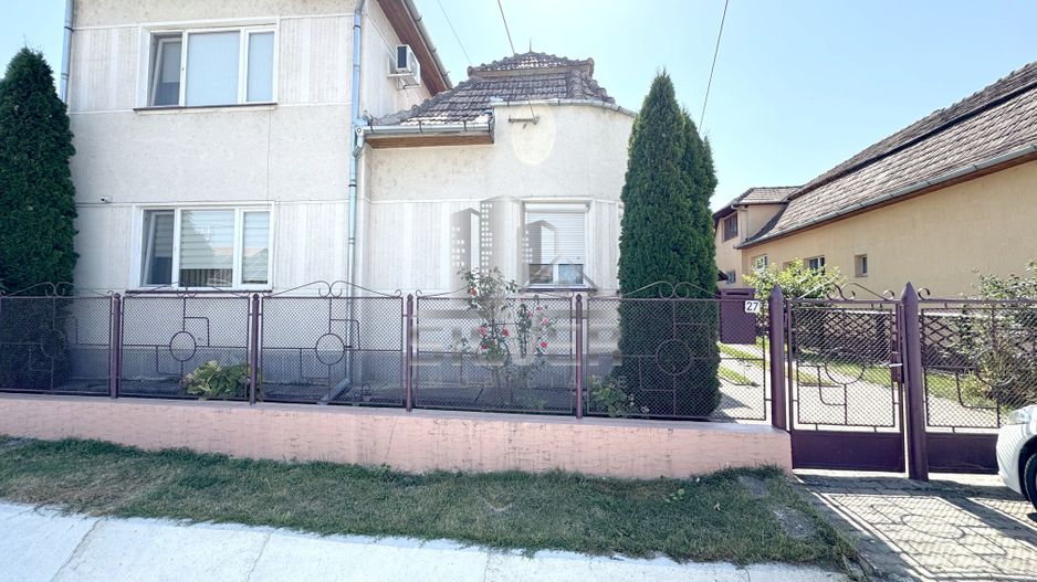 Casa cu 4 camere/teren 396mp/Garaj/Str.Stefan Augustin. - Poză 1