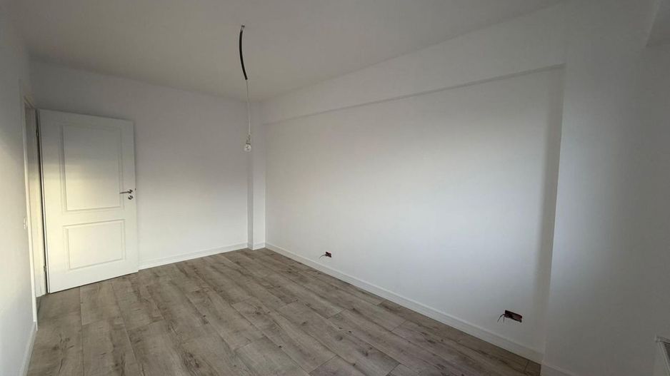 Apartament 3 camere nemobilat,nelocuit bloc nou + loc parcare - Poză 13