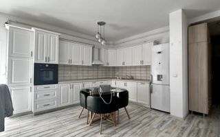 De inchiriat Apartament modern 3 camere cu curte privată şi parcare - Poză 2