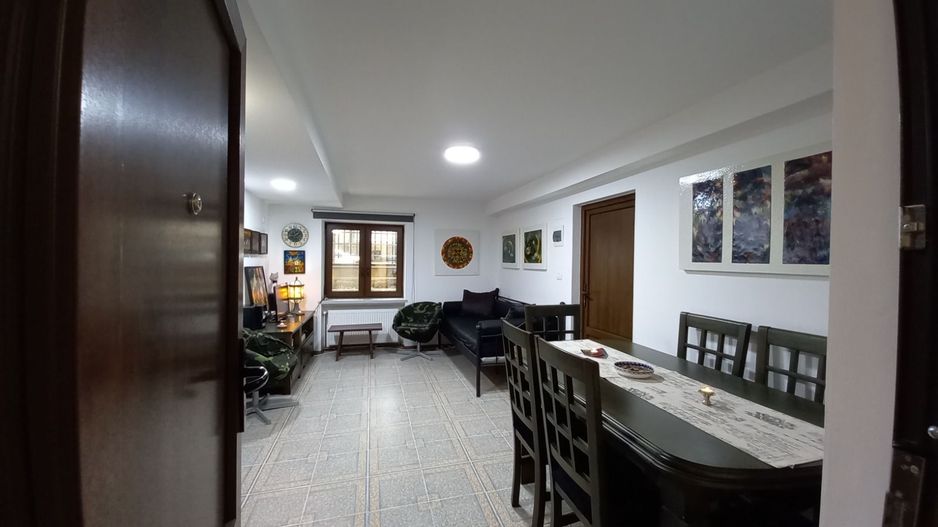 Apartament central la demisol înalt - Poză 3