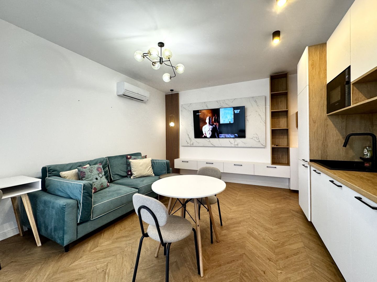 Apartament cu 2 camere, la prima închiriere, primitor si elegant - Poză 4