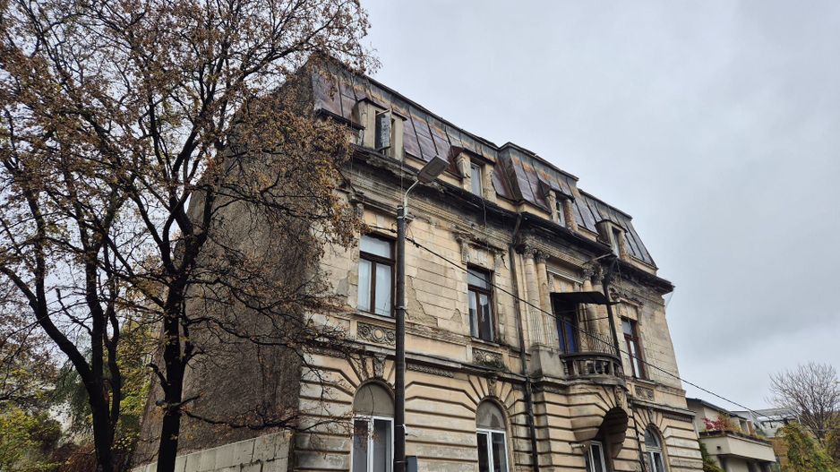 Vila interbelică de vânzare, ultracentrală – oportunitate de renovare - Poză 1