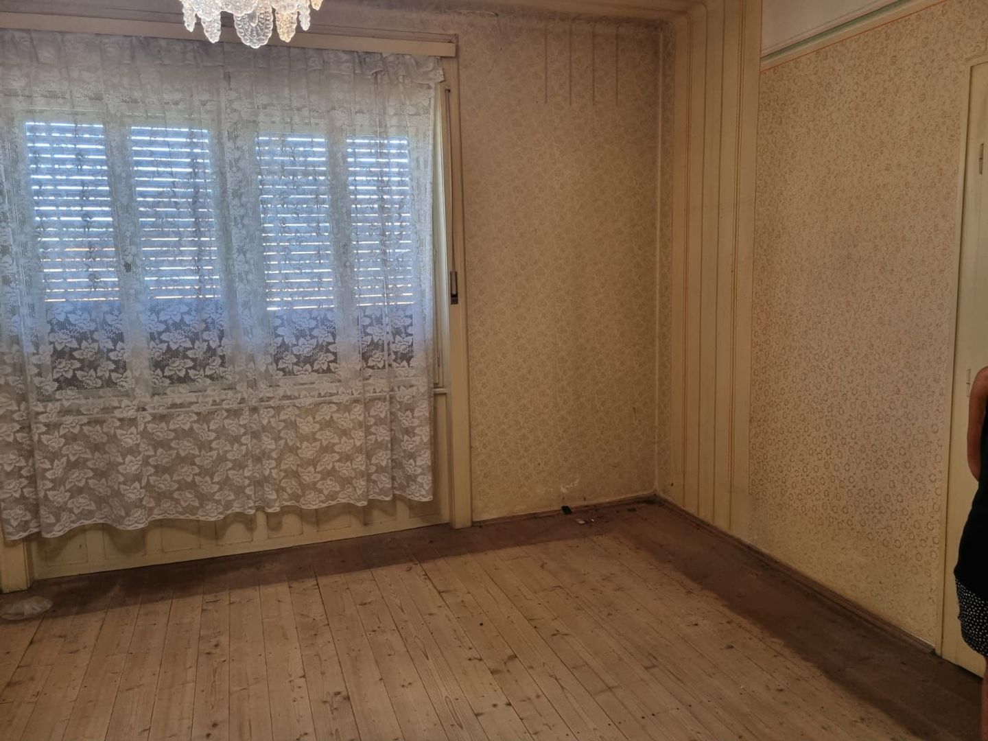 De vanzare casa cu 3 camere in Ciresu - Poză 9
