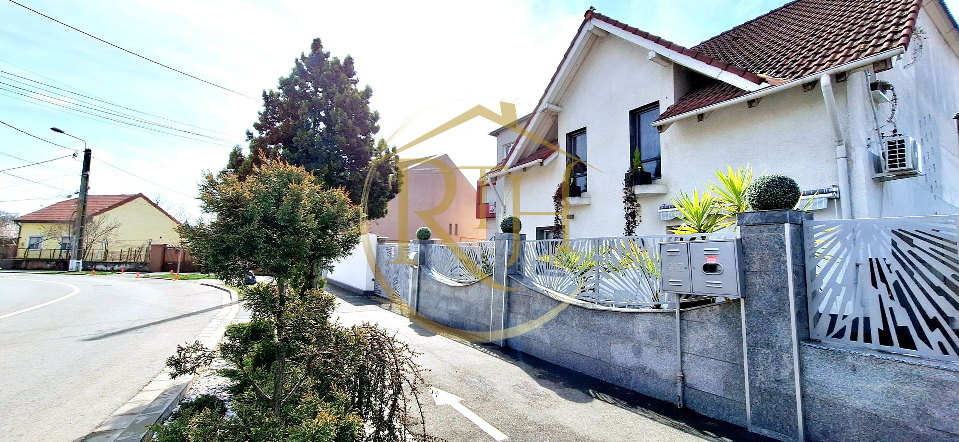 Oferim spre vanzare, proprietate deosebita, 7 camere, zona Modern - Poză 2