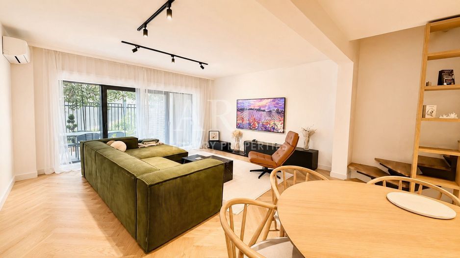 ELEGANT TOWNHOUSE | PRIVATE GARDEN | PANORAMIC TERRACES | - Poză 2
