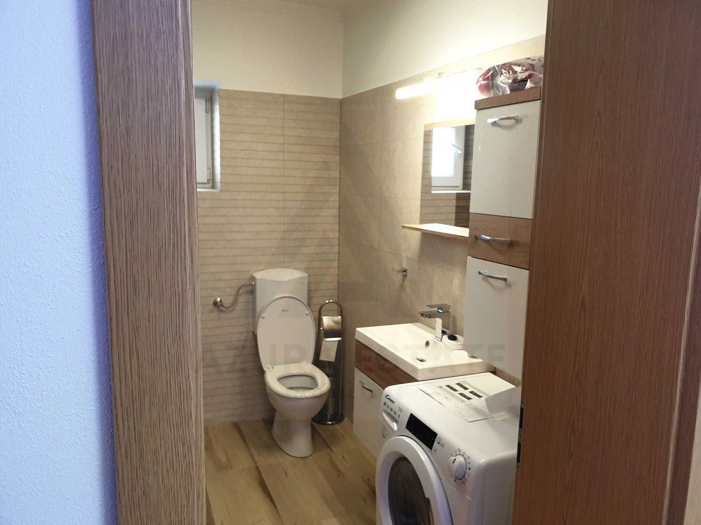 Apartament la casa 2 dormitoare terasa si curte proprie Sub Arini - Poză 10