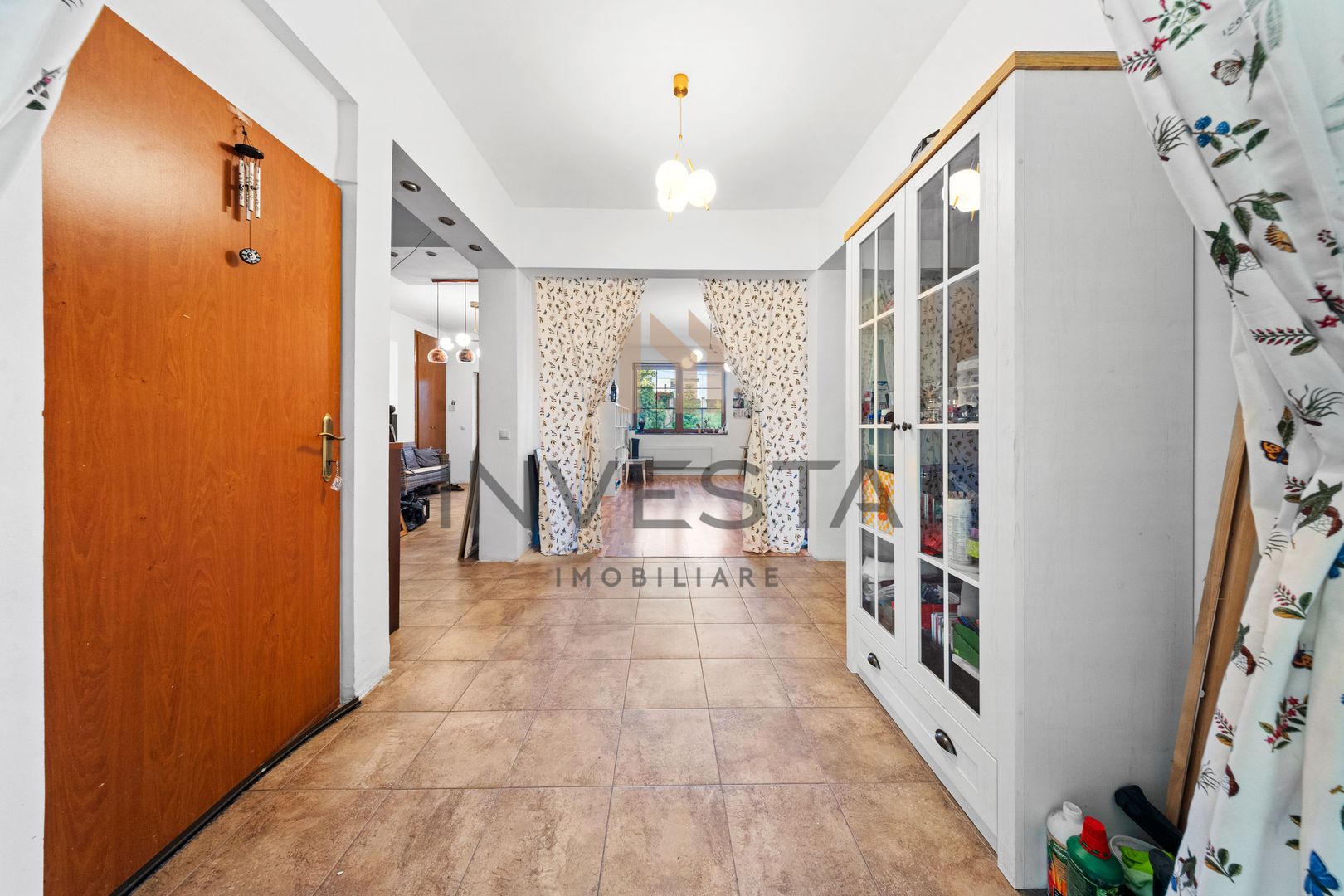 Resedinta impunatoare cu teren generos de 2.012 mp in Buna Ziua! - Poză 5