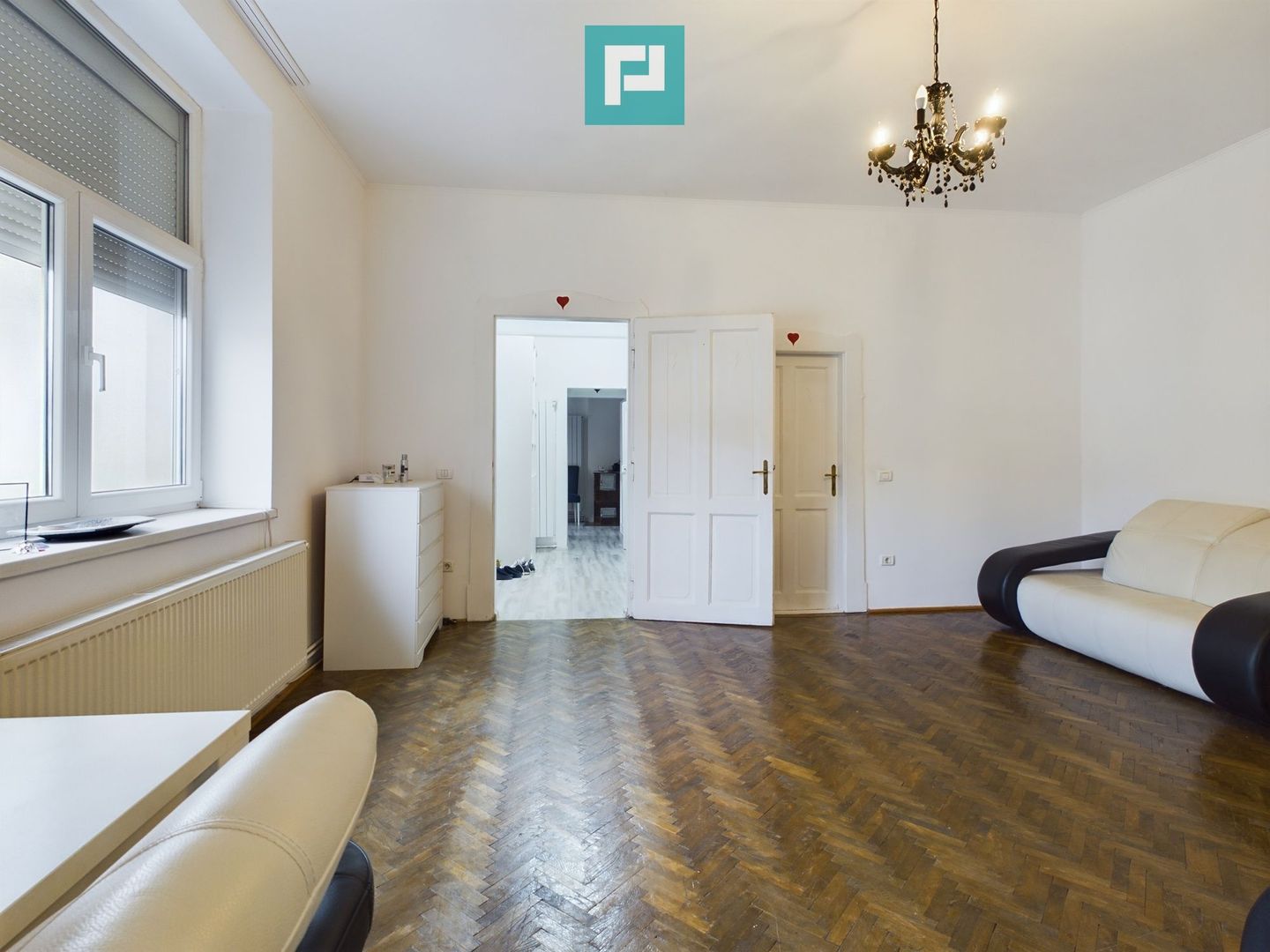 Apartament la casă zonă centrală - Poză 3