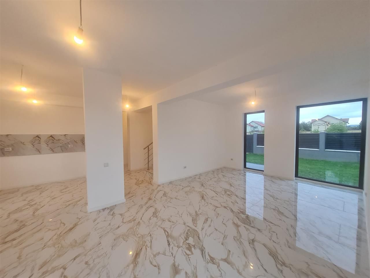 Vila superba cu 5 camere, intabulata 2025, P+E, toate utilitatile.  Harman - Poză 3