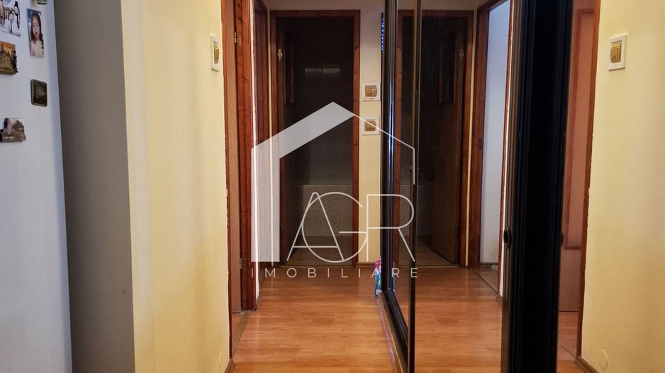 Apartament cu 3 camere, decomandat, zona 9 Mai - Poză 7