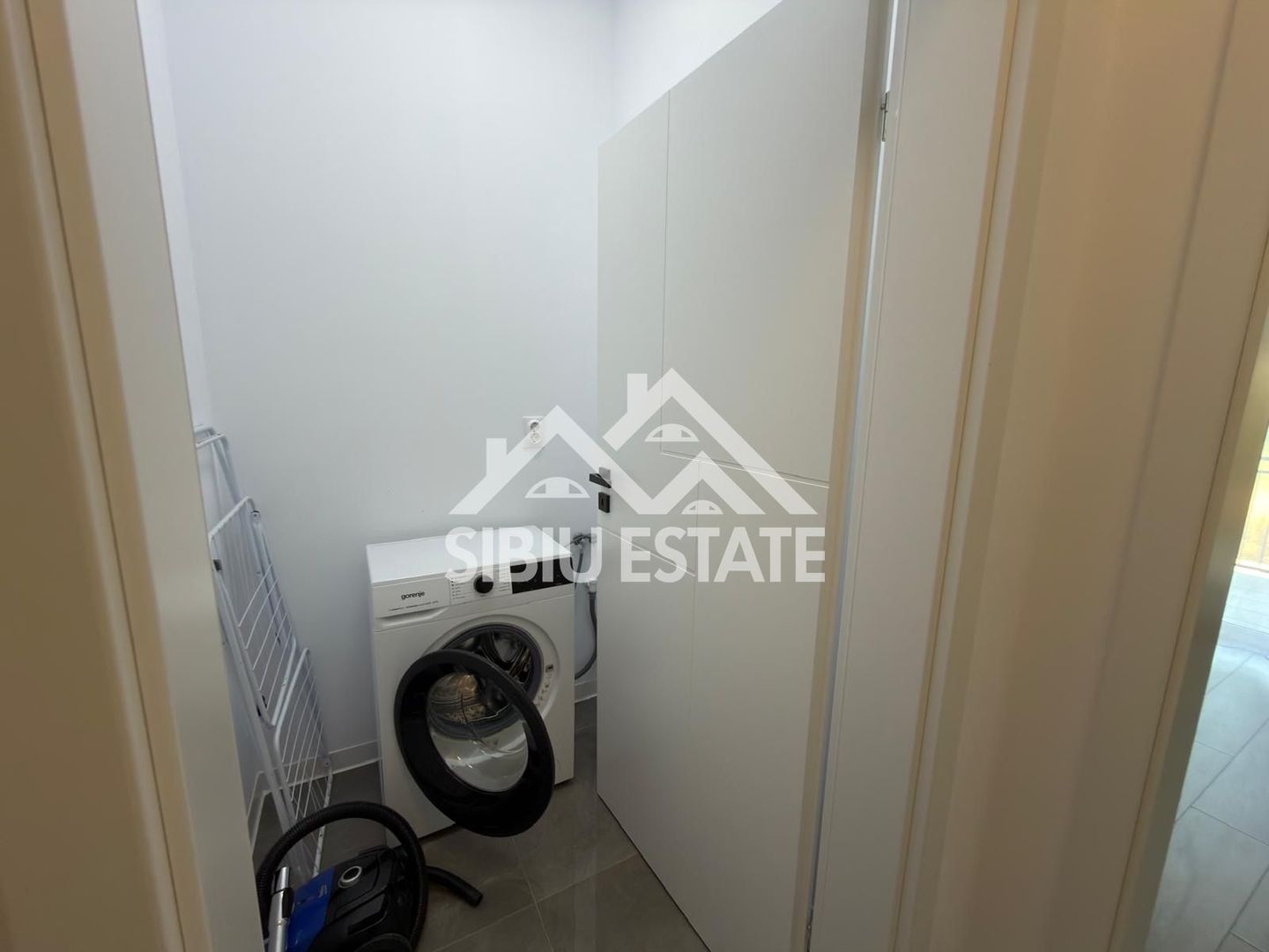 Apartament de închiriat , 2 camere decomandate, cu balcon si parcare - Poză 8