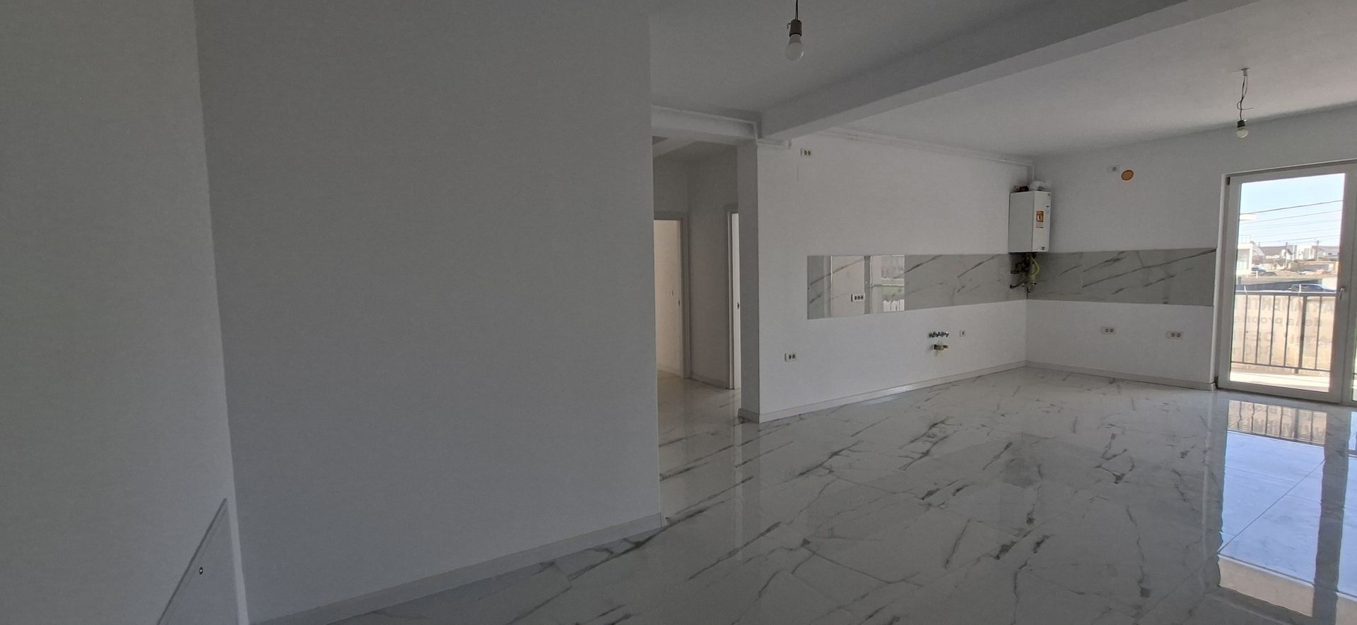 Apartament cu 3 camere si un loc de parcare - Poză 2
