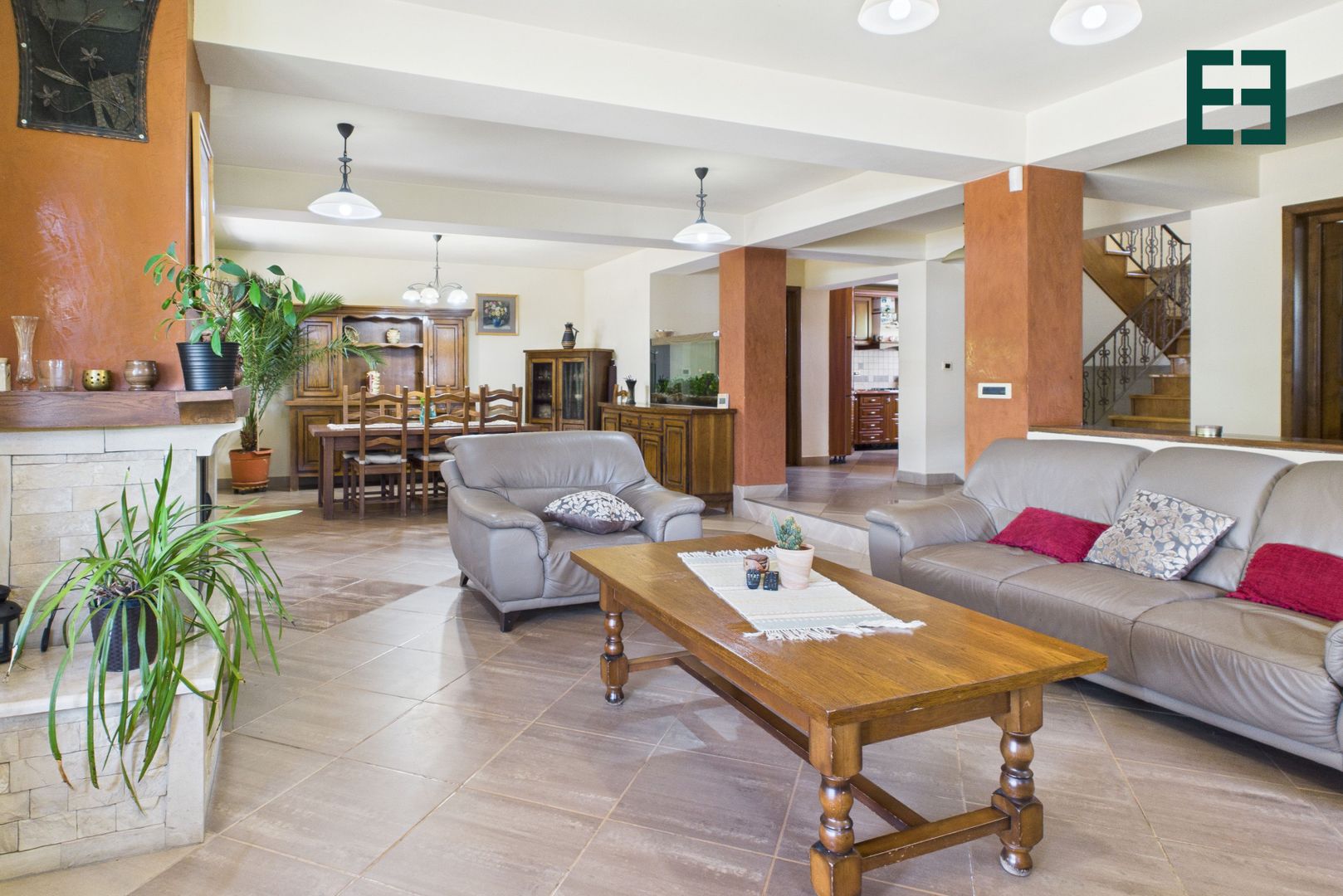 Vilă cu 6 camere - Zona Subcetate - Arad - Poză 1