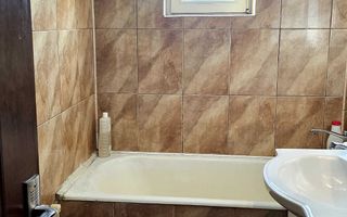 Apartament luminos cu 2 camere și vedere spre oraș. - Poză 7