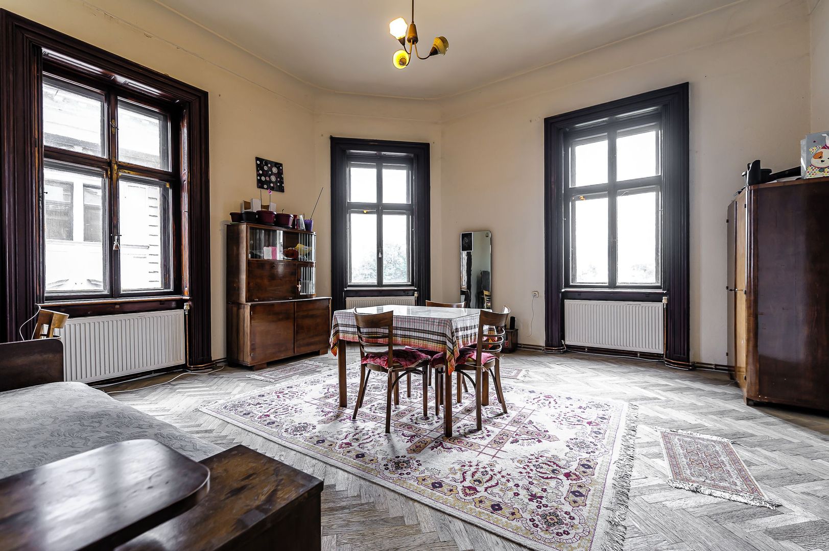 VÂNDUT! Apartament de 138 mp, Revoluției, Arad, - Poză 2