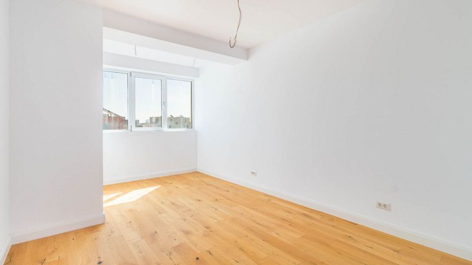 Apartament 3 camere Sisesti - vedere catre lac - Poză 3