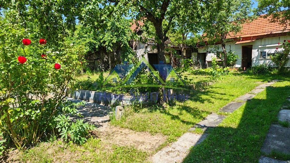 Casa Ghelari, 3 camere, 678mp, baie, buc., termopane, curte si gradina - Poză 3