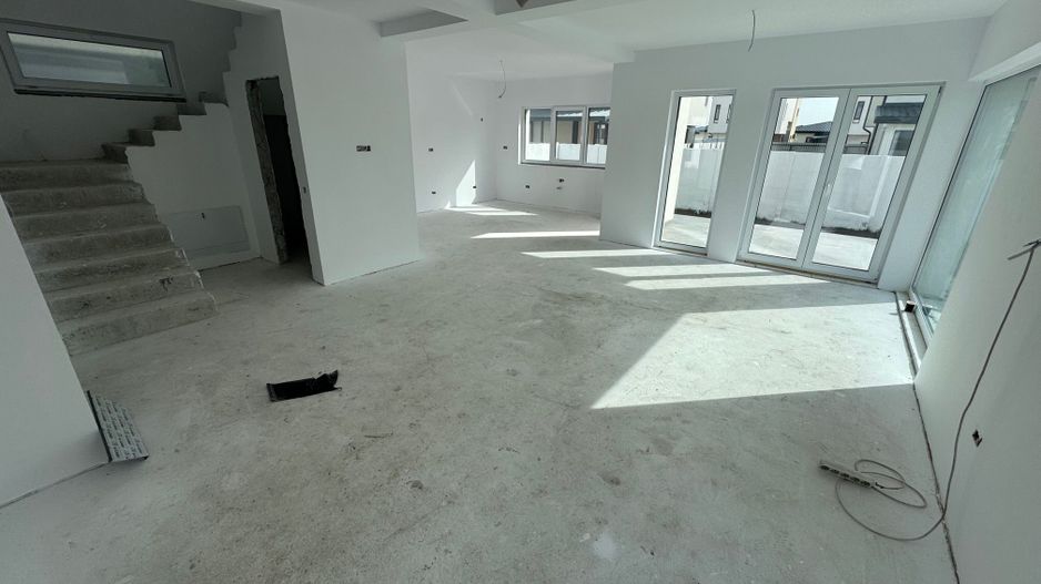 Vila MODERN Tunari cu Pompa de caldura, curte 430m2,  0% comision - Poză 5