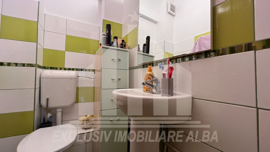 Apartament 4 camere, decomandat, etaj intermediar, Cetate - Poză 8