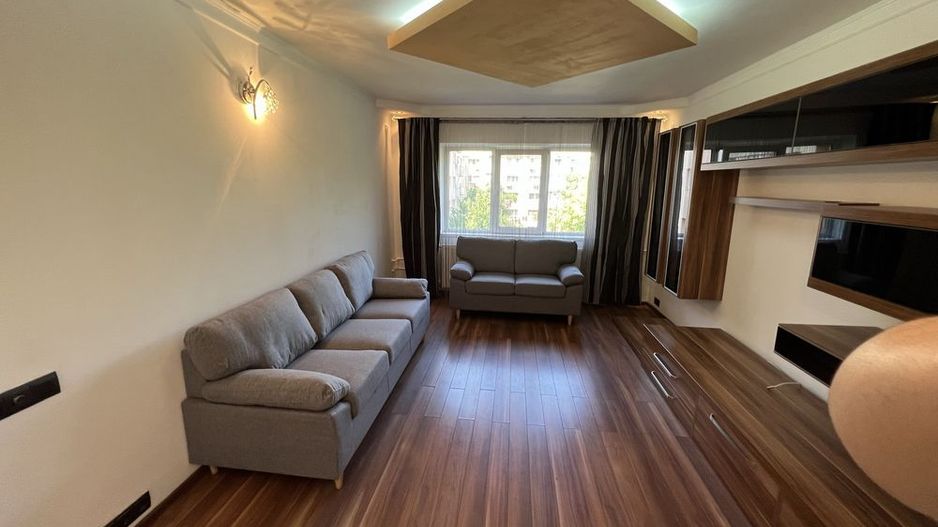 Apartament renovat 2 camere Rahova, loc parcare inclus - Poză 1