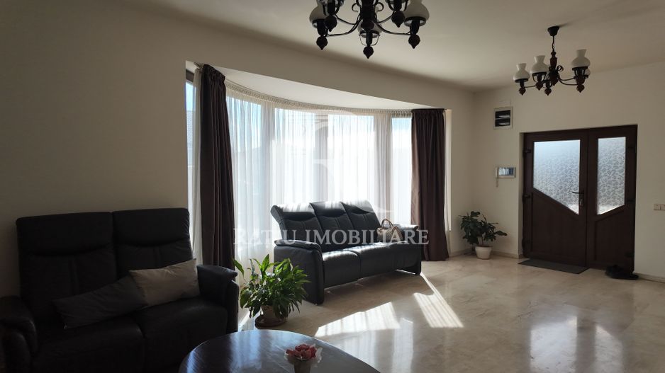 Casă spațioasă cu etaj | 204 mp | Teren 594 mp | Sântandrei - Poză 3