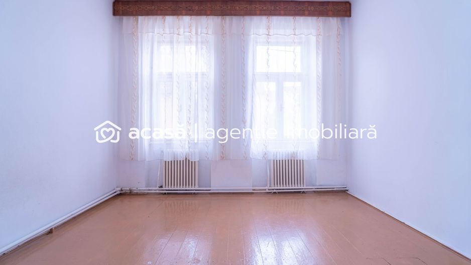 Apartament ultracentral Arad – 468 mp teren propriu, garaj, acces auto - Poză 3
