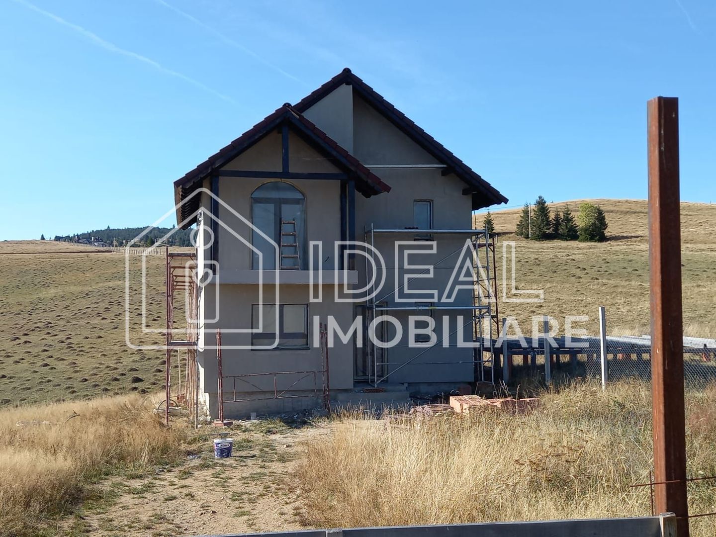 Casa de vacanta cu 4 camere si 800 mp de curte, in Paltinis - Poză 1