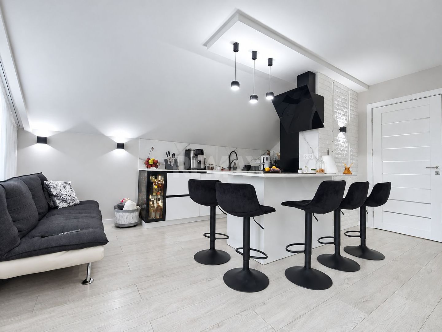 CASĂ TIP DUPLEX ÎN SÎNGERA | 220 m² | 4 DORMITOARE | 6 ARI - Poză 8