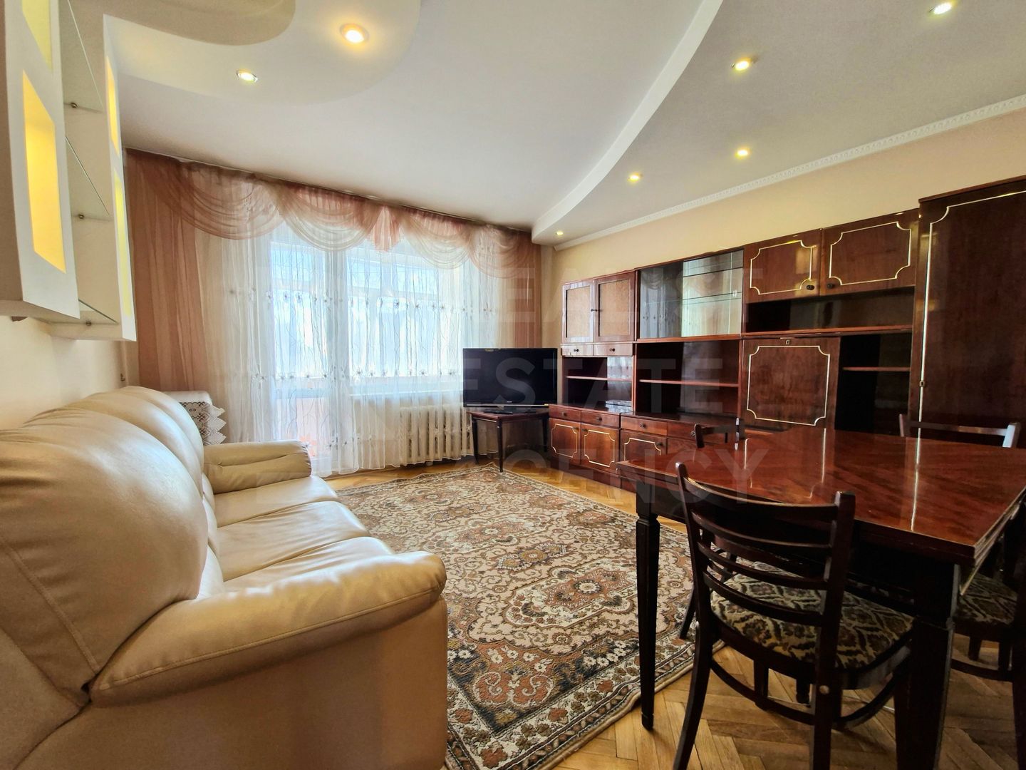 Chirie, apartament, 3 camere, Strada Calea Ieşilor, Sculeni - Poză 2
