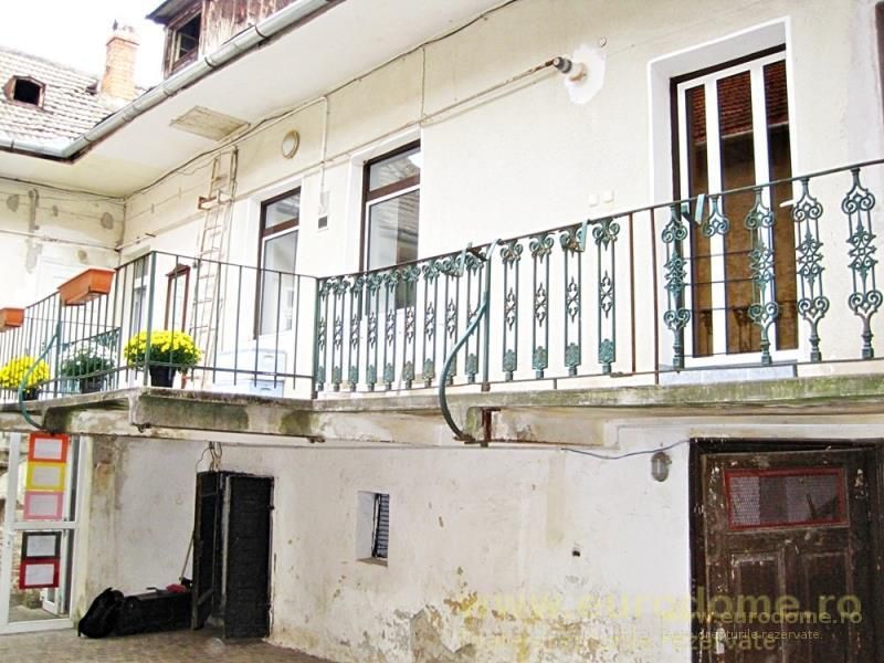 Casa cu teren de 256mp in centrul istoric al Brasovului - Poză 3