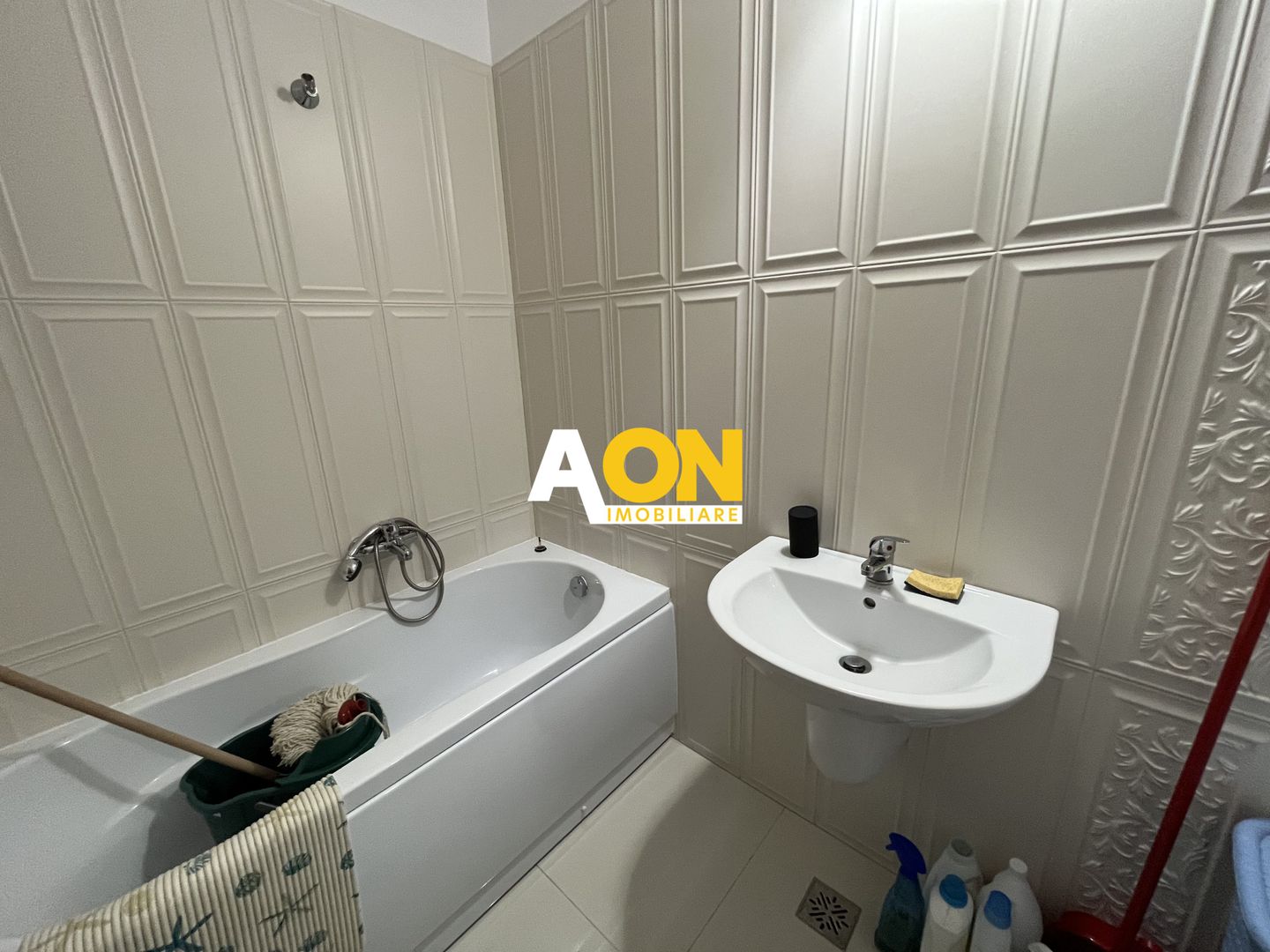 Apartament cu 3 camere de inchiriat, etaj 1, loc de parcare, balcon - Poză 2